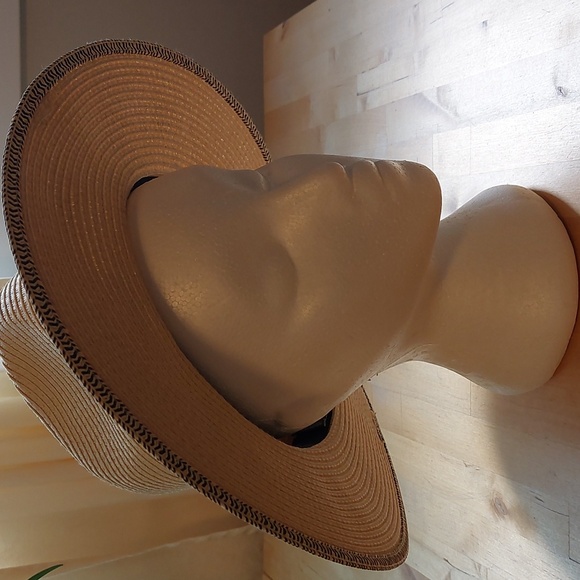 Coal Brand Off White Summer Hat Made of 100% Paper - Picture 4 of 8